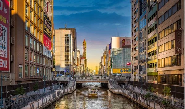 Modern mimari ile Tokyo şehir manzarası 