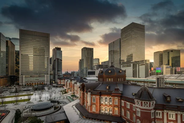 Tokyo istasyonu, Japonya manzarası