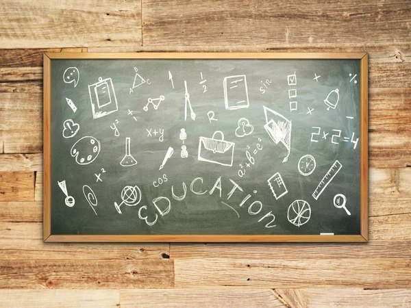 Chalkboard com desenhos criativos sobre fundo de madeira. Conceito de educação — Fotografia de Stock