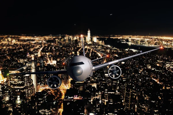 夜间城市背景的飞机 — 图库照片