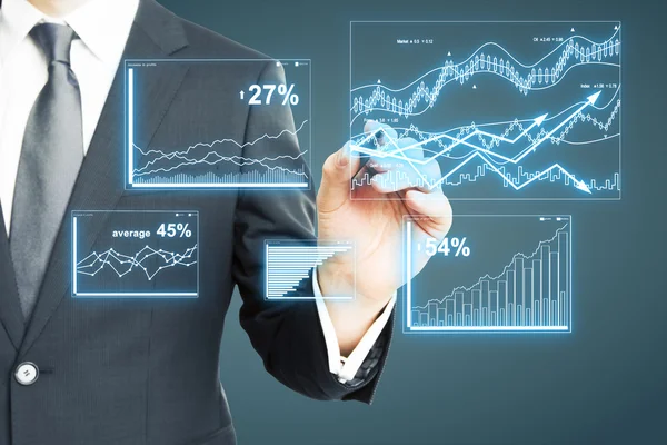 Vértes üzletember kézzel digitális üzleti diagramok a szürke háttér. Pénzügy-koncepció — Stock Fotó