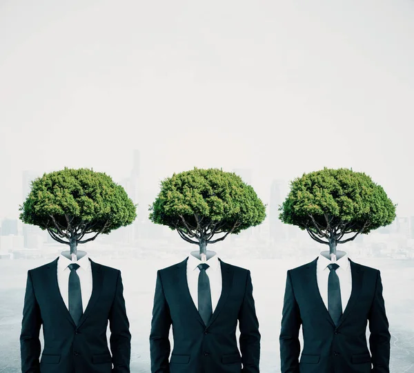 Geschäftsleute mit Bäumen statt Köpfen auf weißem Grund. Wachstumskonzept — Stockfoto