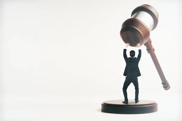 Winziger Mann mit Holzgabel auf weißem Hintergrund mit Kopierraum. Gesetzeskonzept. 3D-Darstellung — Stockfoto