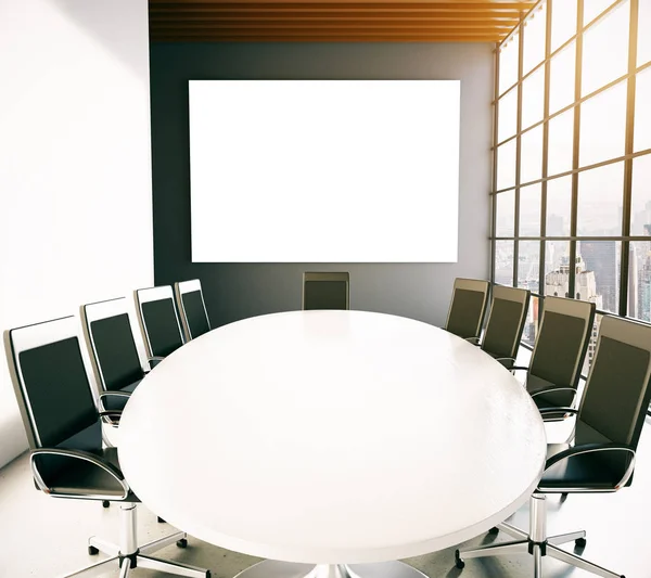 Sala de reuniões com quadro branco vazio — Fotografia de Stock