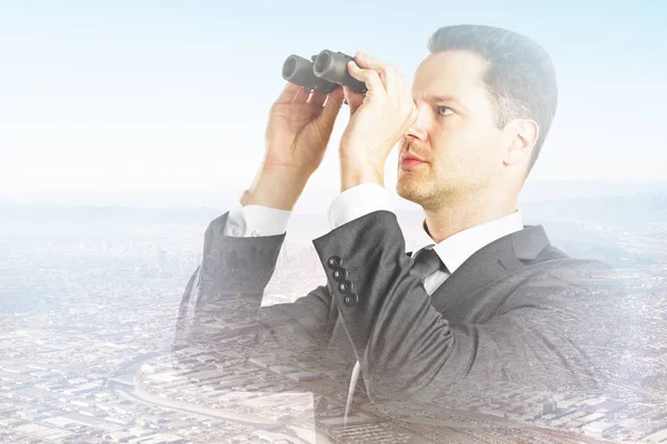 Businessman with binoculars — Stock Photo, Image