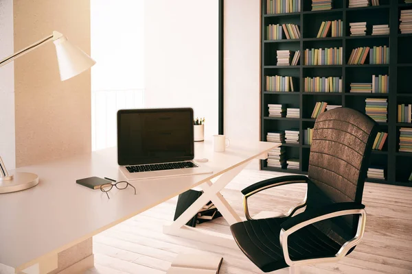 Närbild av office arbetsplats med Tom laptop, lampa, glas, kaffekopp, stol och bokhylla. Mock up, 3d-Rendering — Stockfoto