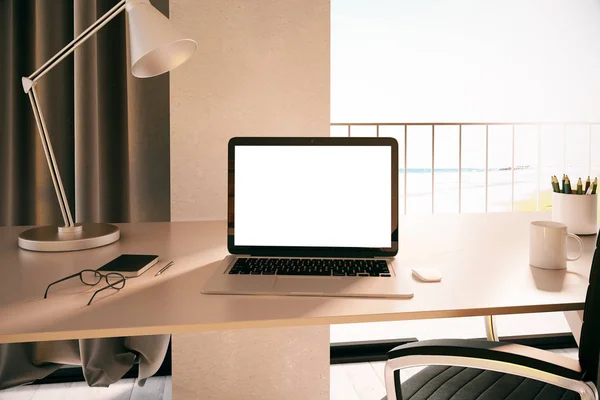 Lugar de trabajo con vista a la playa —  Fotos de Stock