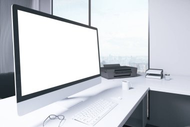Boş beyaz bilgisayar