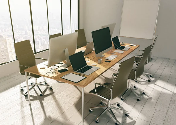 Moderna sala de juntas con equipamiento de la ciudad, pizarra en blanco, vista a la ciudad y luz del día. Renderizado 3D — Foto de Stock