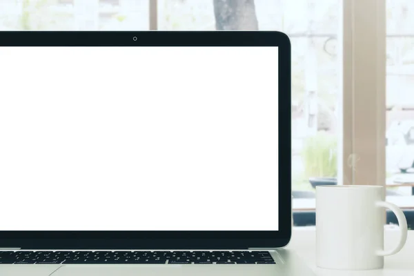 Fecho de laptop branco em branco — Fotografia de Stock