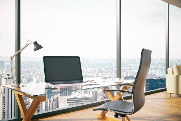 Büro mit leerem Notizbuch — Stockfoto