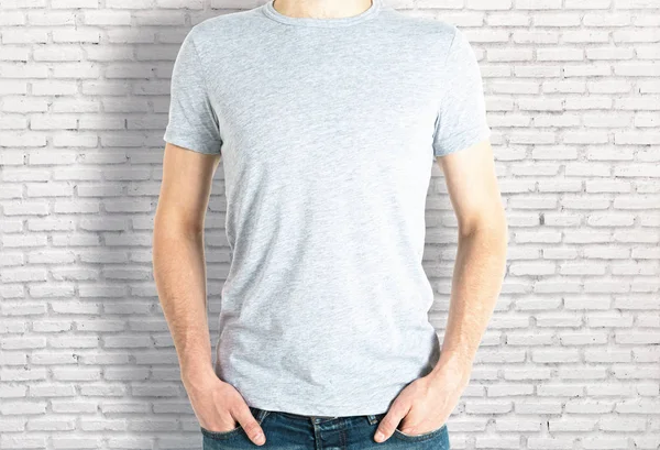 Casual menino na frente camisa branca — Fotografia de Stock