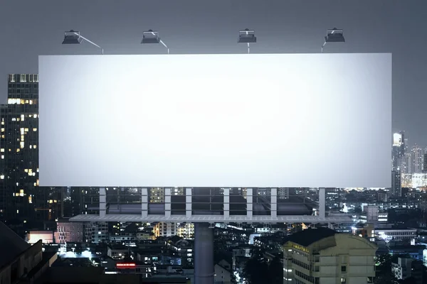 Баннер на ночном городском фоне — стоковое фото
