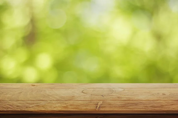 Superficie de madera sobre fondo verde — Foto de Stock