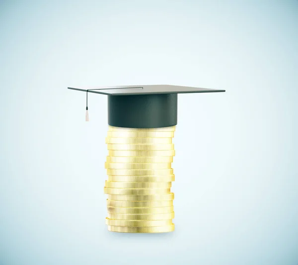 Złote monety z graduacyjnej na niebieskim tle. Koncepcja edukacji. renderowania 3D — Zdjęcie stockowe