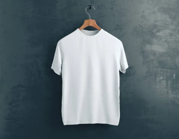 Beton zemin üzerine beyaz t-shirt — Stok fotoğraf