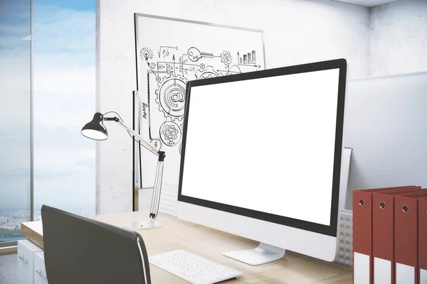 Plocha s bílým počítačový monitor — Stock fotografie