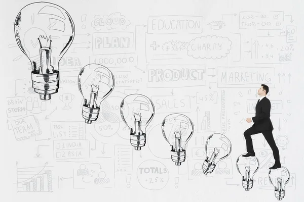 Empresário escalada desenhado bulbos — Fotografia de Stock