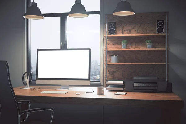 Bureau créatif avec ordinateur blanc vide — Photo