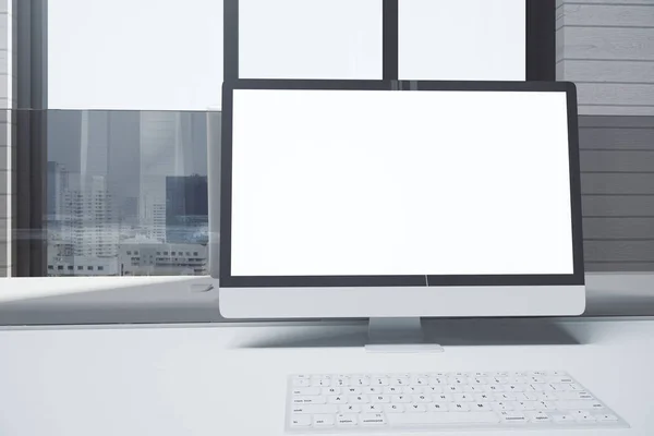 Área de trabalho com pc em branco — Fotografia de Stock