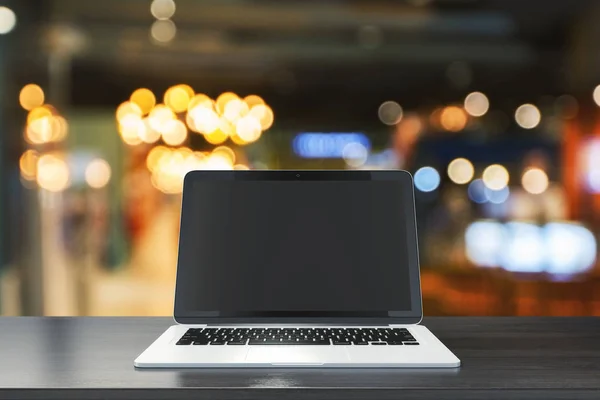 Exibição de laptop em branco — Fotografia de Stock