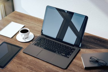 Laptop with blank screen clipart