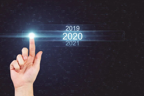 Mão de empresário apontando para touchscreen digital 2020 — Fotografia de Stock