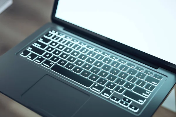 Laptop com teclado brilhante . — Fotografia de Stock