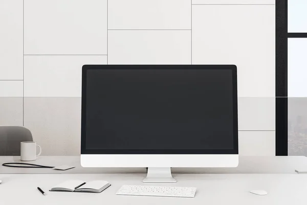 Рабочий стол с пустым черным экраном — стоковое фото