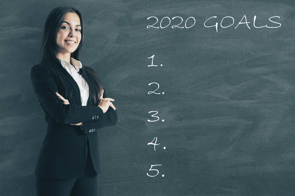 Bizneswoman i sporządzenie listy celów na rok 2020 — Zdjęcie stockowe