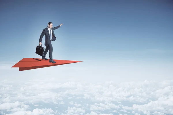 Empresario caminando en avión de papel — Foto de Stock