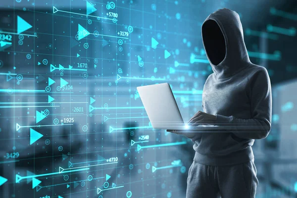 Hacker hält Laptop in der Hand — Stockfoto