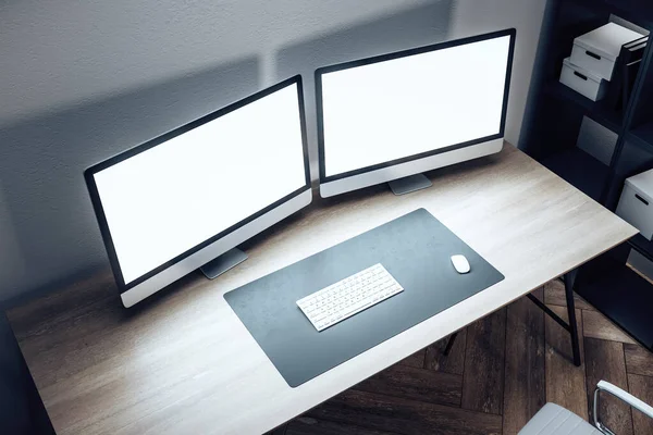 Modern designer skrivbord med två tomma datorskärm — Stockfoto