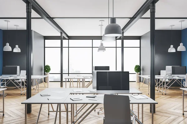 Coworking escritório interior com móveis , — Fotografia de Stock