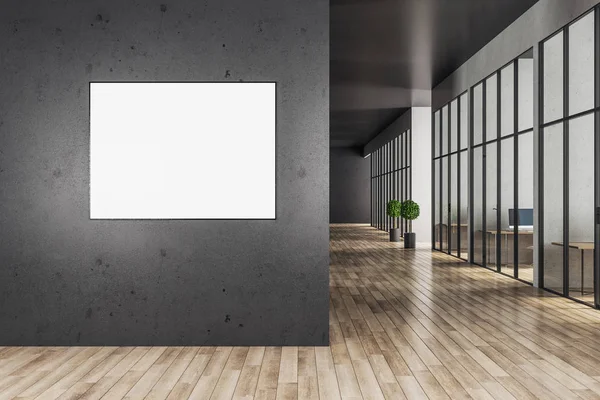 Kancelářský interiér s prázdným billboardem na šedé betonové stěně. — Stock fotografie