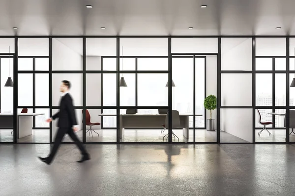 Businessman walking in modern workplace corridor — 스톡 사진