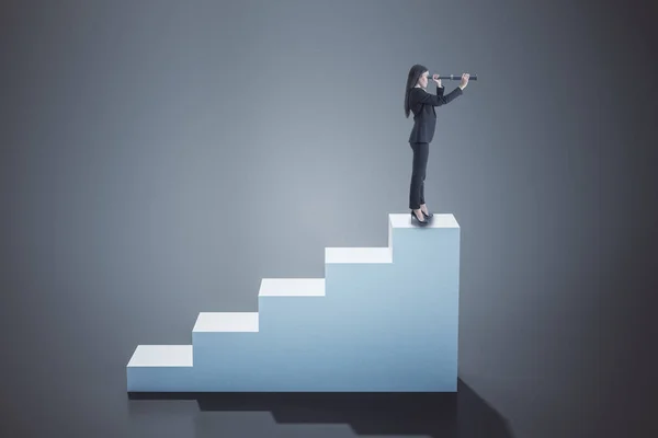 Бизнесмен, стоящая на бетонной лестнице — стоковое фото