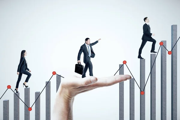 Zakenmensen klimmen op business chart — Stockfoto