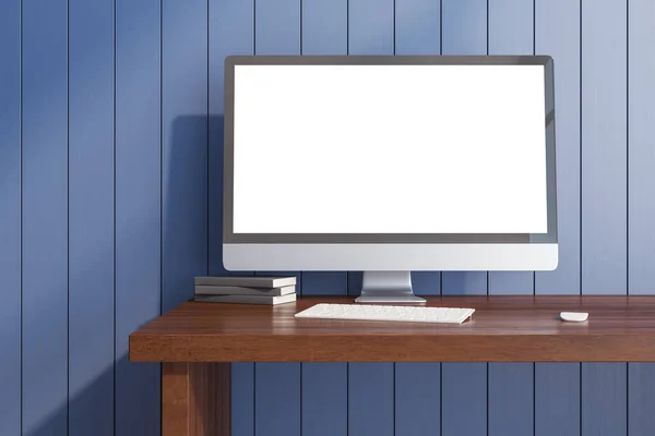 Diseño creativo de escritorio con pantalla de computadora blanca vacía —  Fotos de Stock