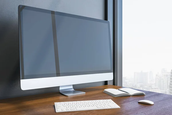 Tela de computador em branco no escritório . — Fotografia de Stock