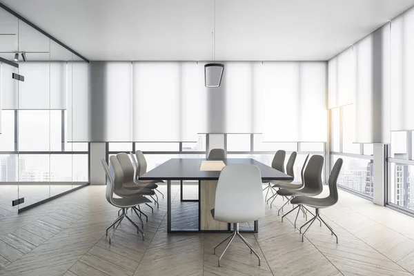 Sala de reuniones interior con ventana grande — Foto de Stock