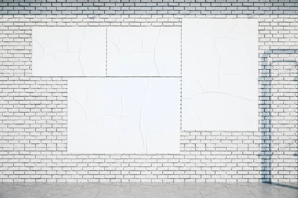 Vacía tres vallas publicitarias blancas en la pared de ladrillo estilo loft . —  Fotos de Stock
