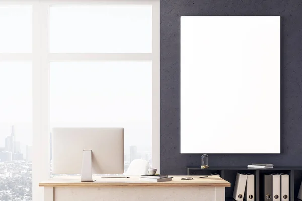 Interior Escritório Espaço Aberto Contemporâneo Com Computador Mesa Cartaz Branco — Fotografia de Stock