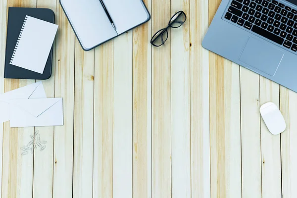 Bovenaanzicht Laptop Notitieblok Andere Accessoires Houten Bureau Werkplaats Levensstijl Concept — Stockfoto