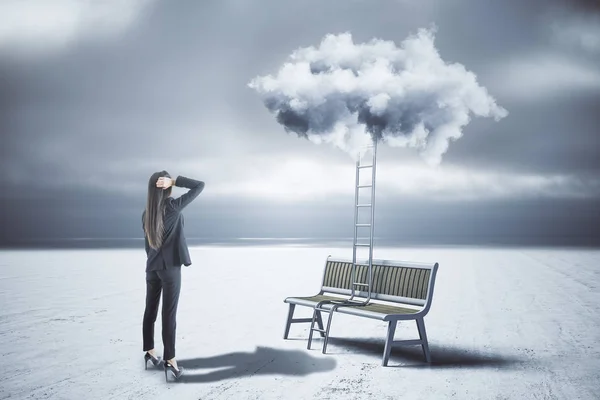 Mujer Negocios Mirando Escalera Silla Desierto Que Alto Cielo Éxito — Foto de Stock