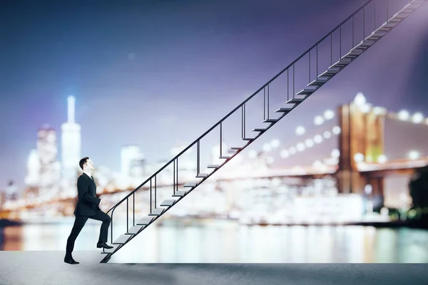 Üzletember Emelkedik Fel Emeleti Lépcsőn Városra Néző Háttérben Építészet Startup — Stock Fotó