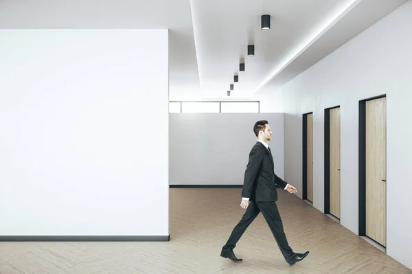 Businessman Walking Hall Interior Blank White Wall Design Style Concept — Stock Photo, Image