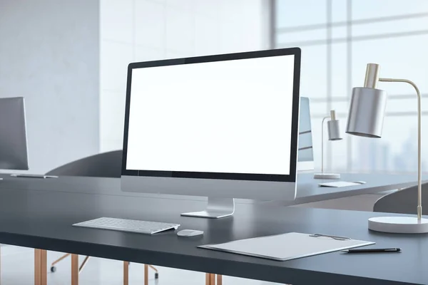 Minimalistiskt Skrivbord Med Tom Persondatorskärm Begreppet Arbetsplats Och Livsstil Mock — Stockfoto