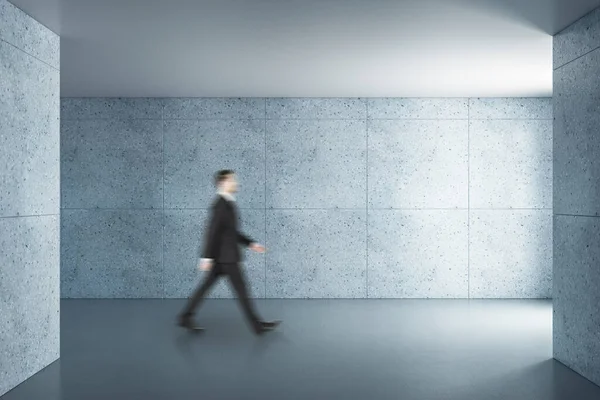 Empresario Caminando Interior Hormigón Con Pared Blanco Concepto Presentación Renderizado — Foto de Stock