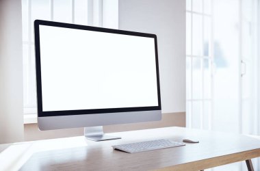 Tasarımcı ofisinde boş beyaz bilgisayar ekranı. İş yeri ve yaşam tarzı konsepti. Modifiye et, 3B Hazırlama